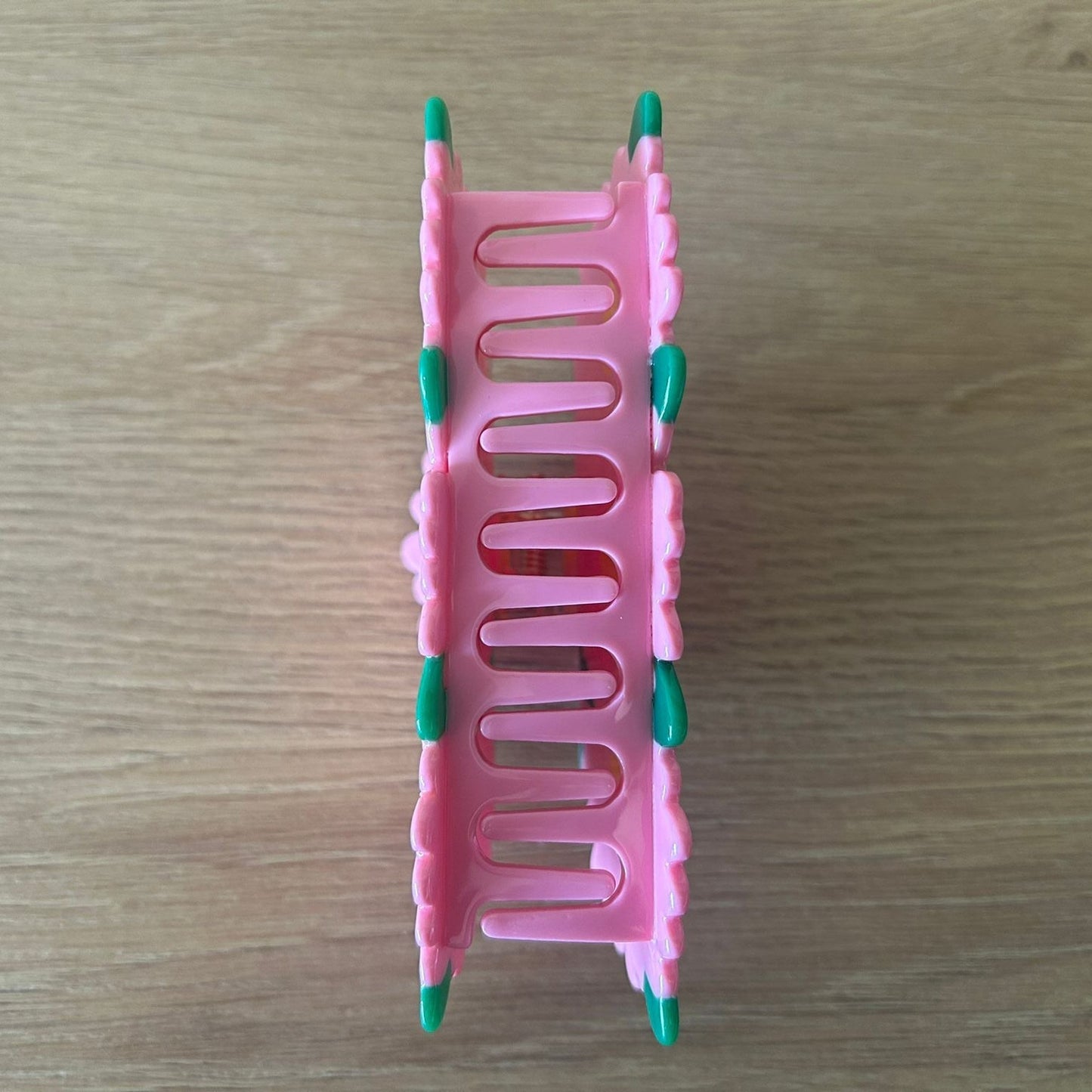 Maxi Pink Daisy - Bottom Perpendicular Claw Under View